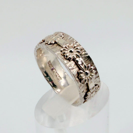 Vintage 1969 Birmingham Sterling Silver Flower Band Ring – Size T 1/2 - image 5