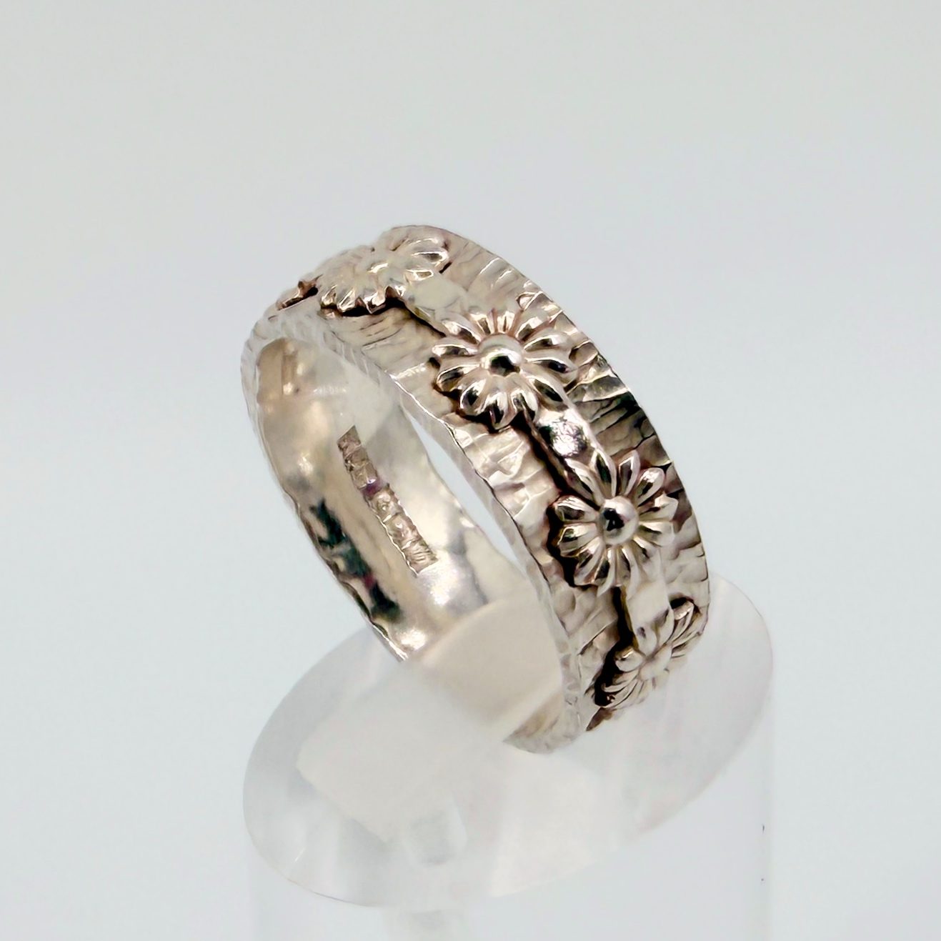 Vintage 1969 Birmingham Sterling Silver Flower Band Ring – Size T 1/2 - image 5