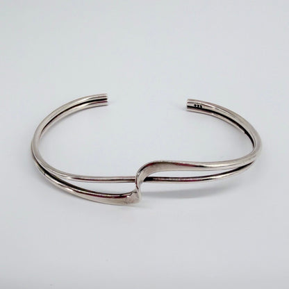 Gerald Owen Sterling Silver Bangle – Modernist Twist Design