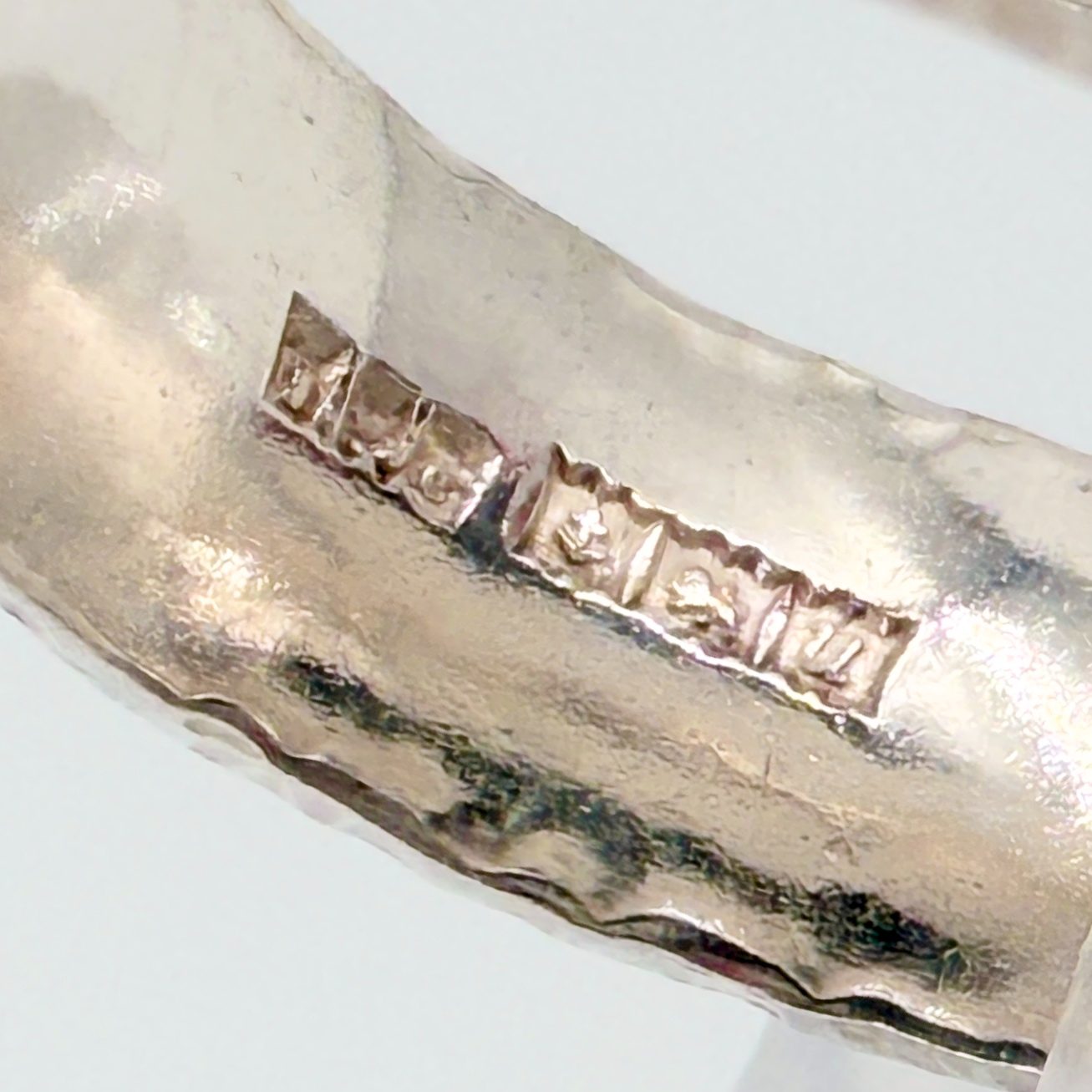 Vintage 1969 Birmingham Sterling Silver Flower Band Ring – Size T 1/2 - image 4