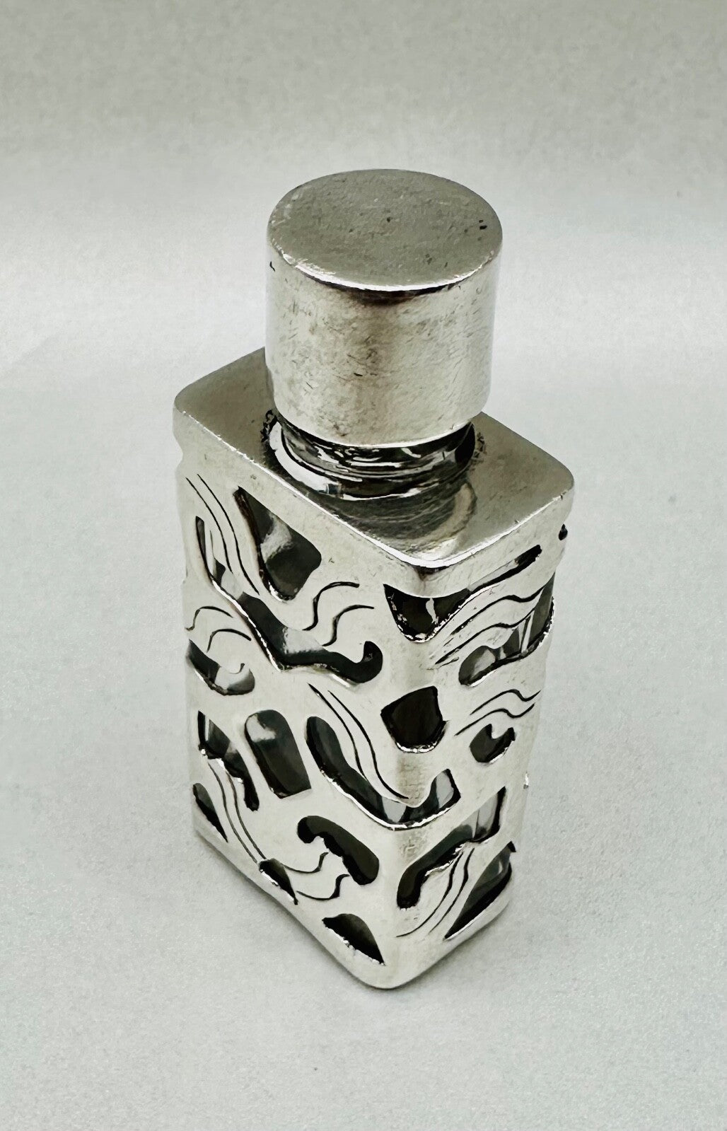 1971 Sterling Silver & Glass Perfume Bottle – Hallmarked Ari D Norman, London