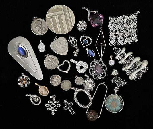 Mixed Lot of Used/Vintage Pendants (33 in total)