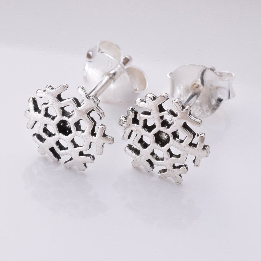 Brand New 925 Sterling Silver Snowflake Stud Earrings