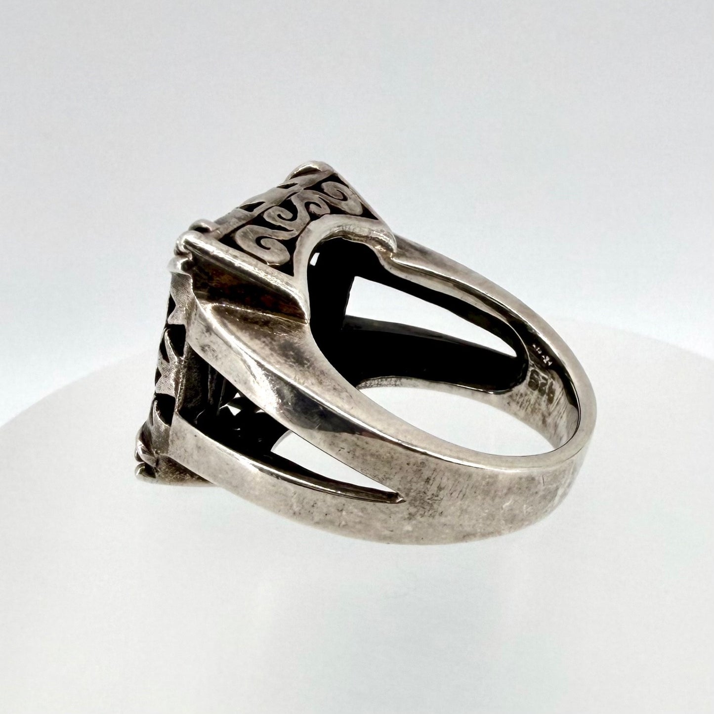 Vintage Sterling Silver Onyx Ring - UK Size P – Gothic / Cross Motif