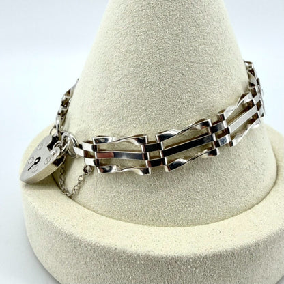 Vintage Sterling Silver Gate Link Bracelet – London 1976 – Heart Padlock