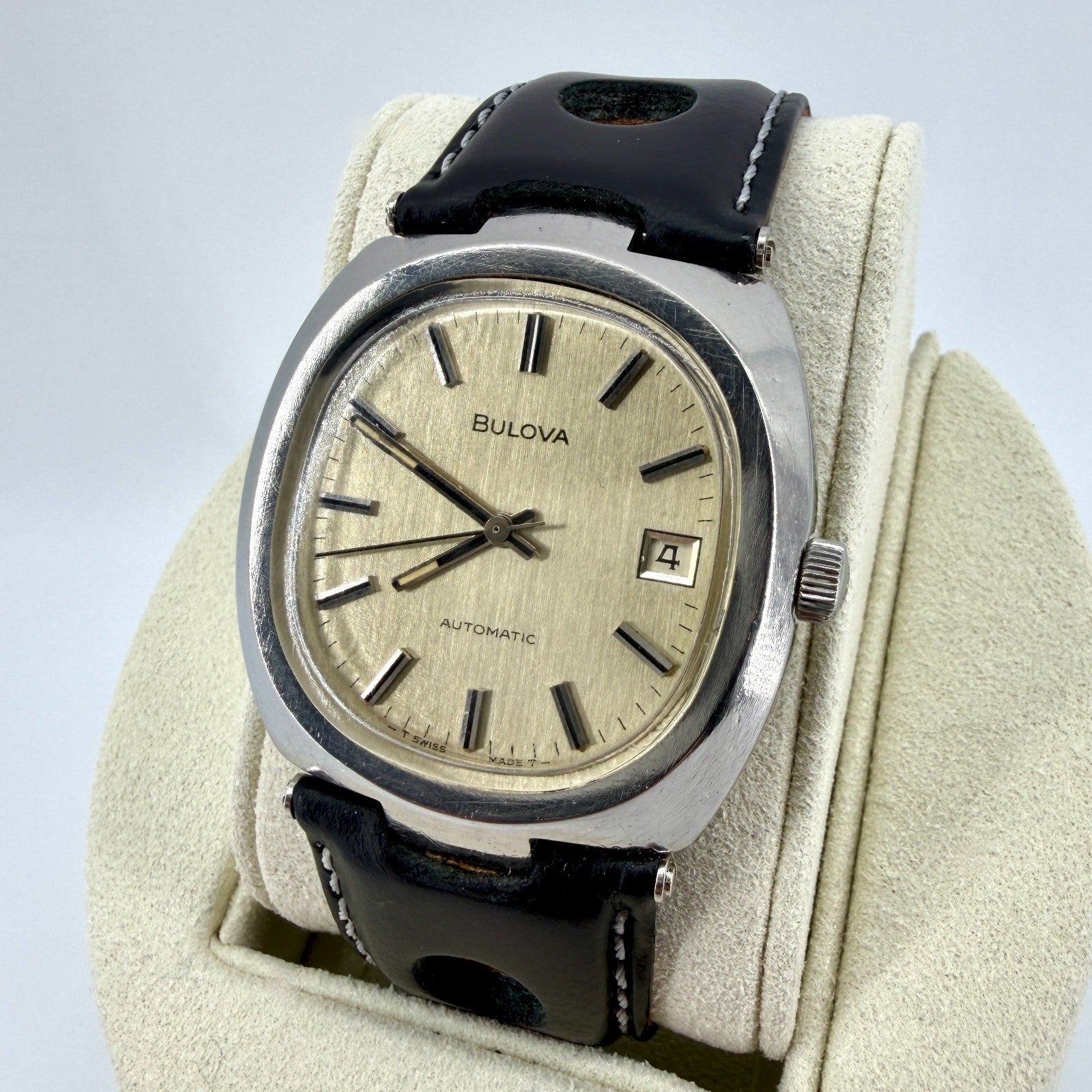 Vintage Bulova Automatic Watch – Cal. 11AOACD – c. Late 1970s