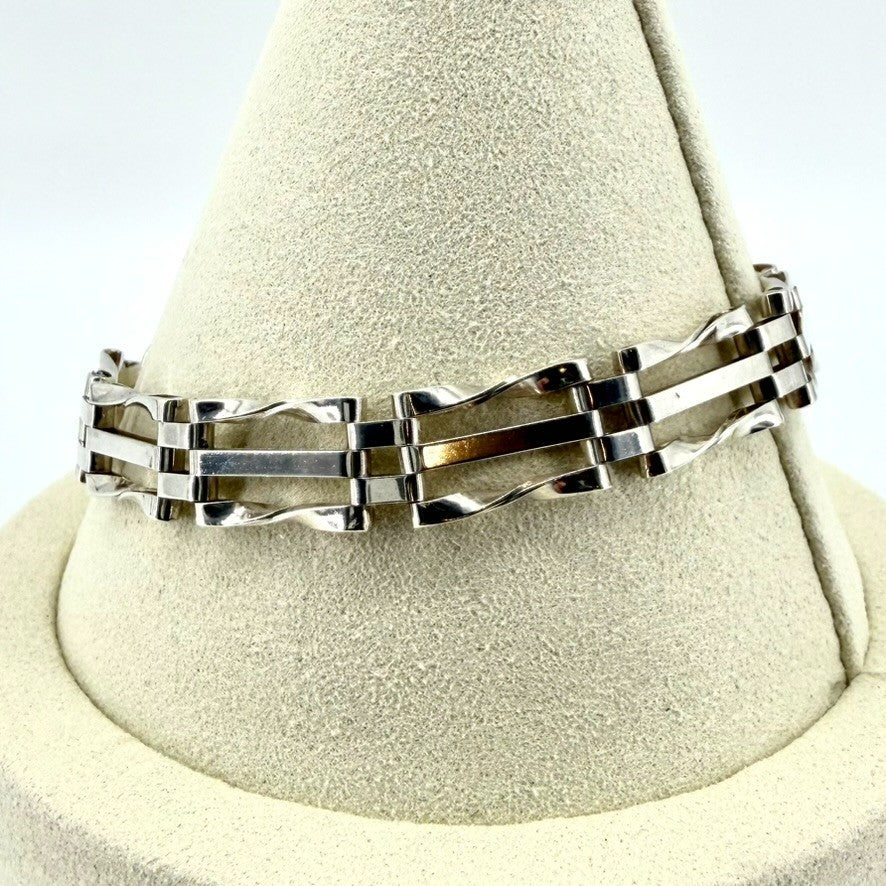 Vintage Sterling Silver Gate Link Bracelet – London 1976 – Heart Padlock