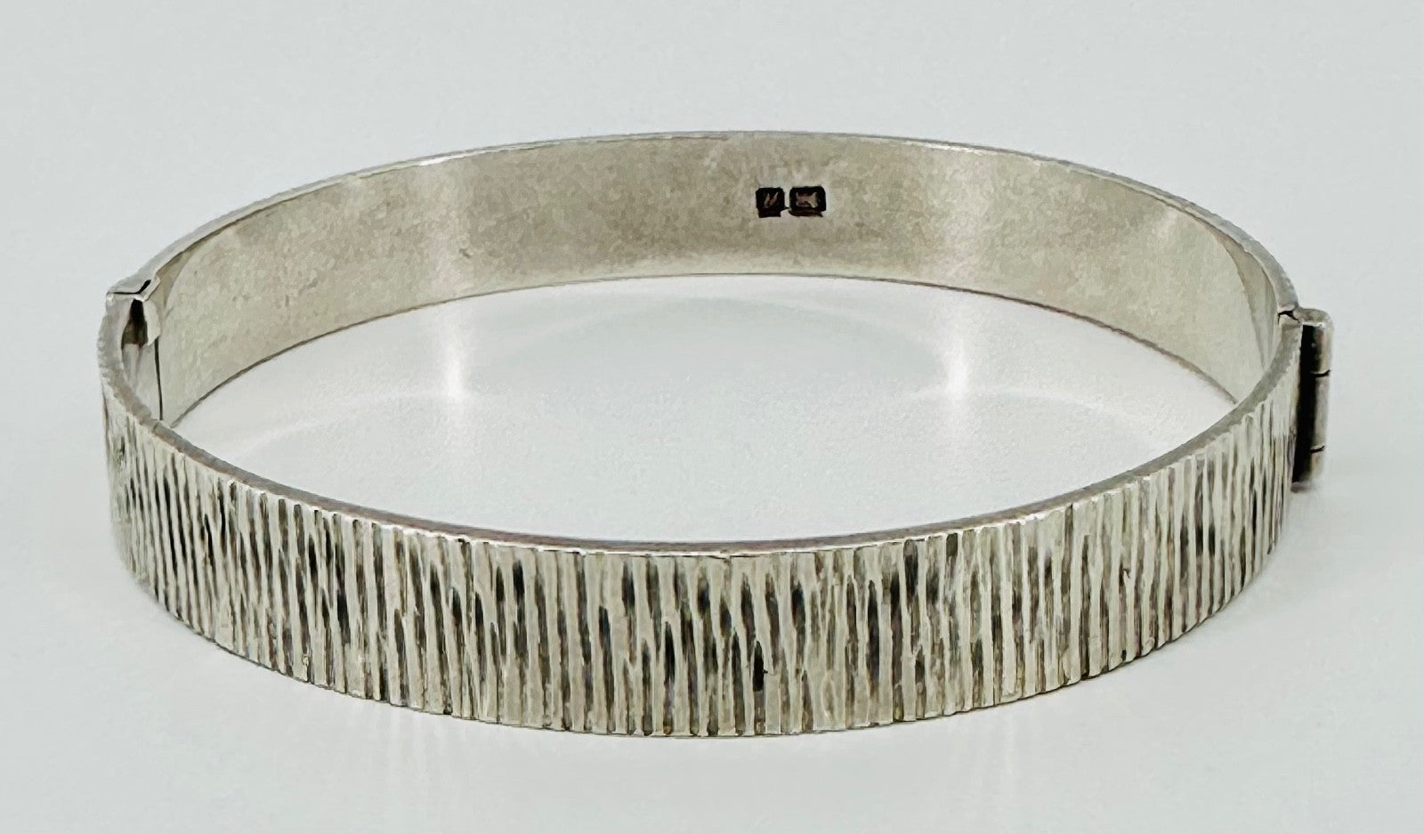 Vintage Sterling Silver Hinged Bangle – Birmingham 1975 Bracelon Ltd