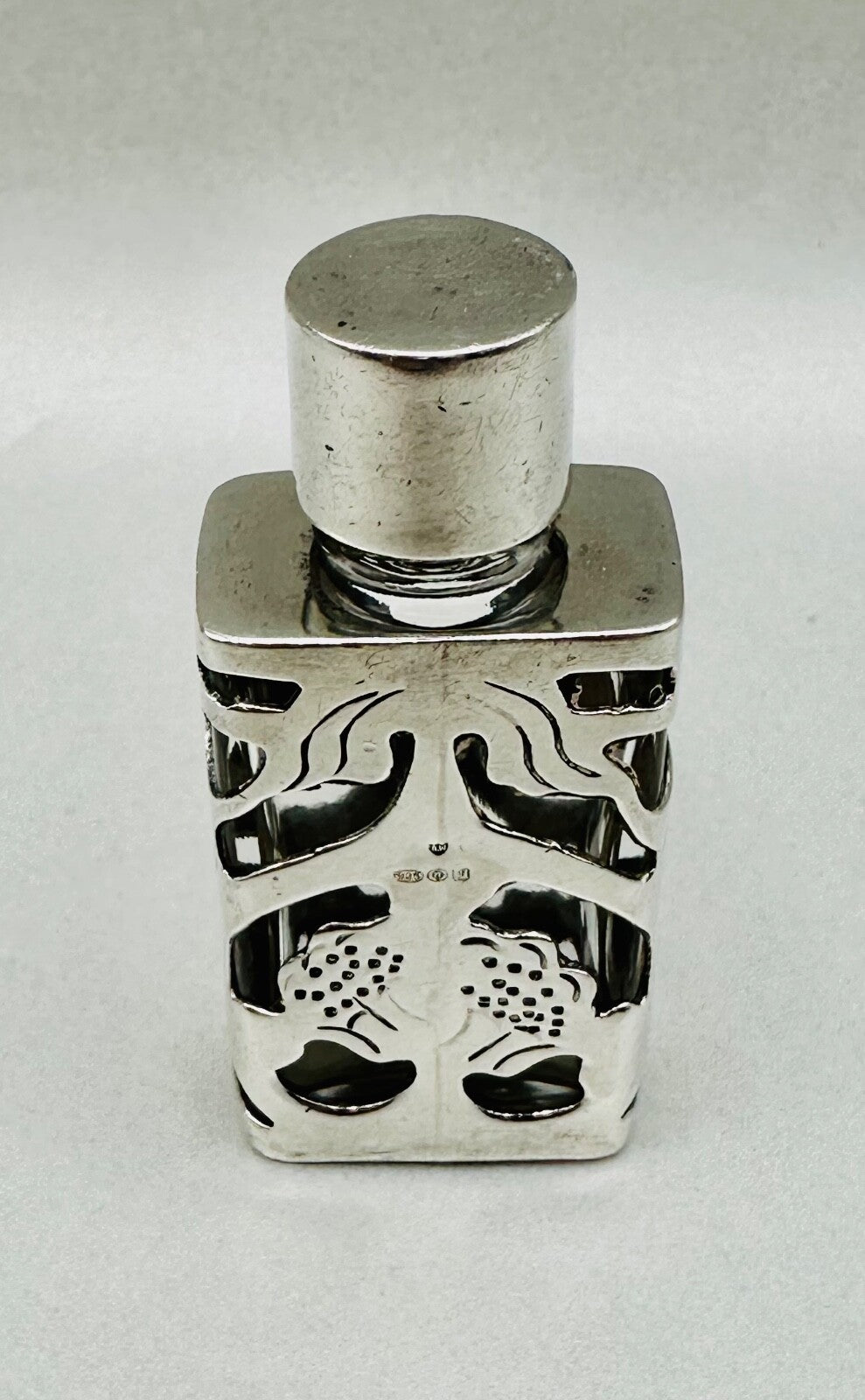 1971 Sterling Silver & Glass Perfume Bottle – Hallmarked Ari D Norman, London