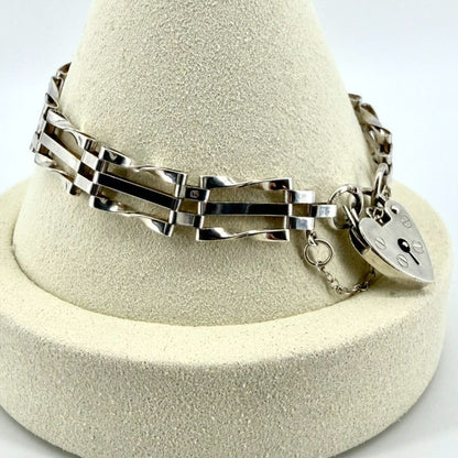 Vintage Sterling Silver Gate Link Bracelet – London 1976 – Heart Padlock
