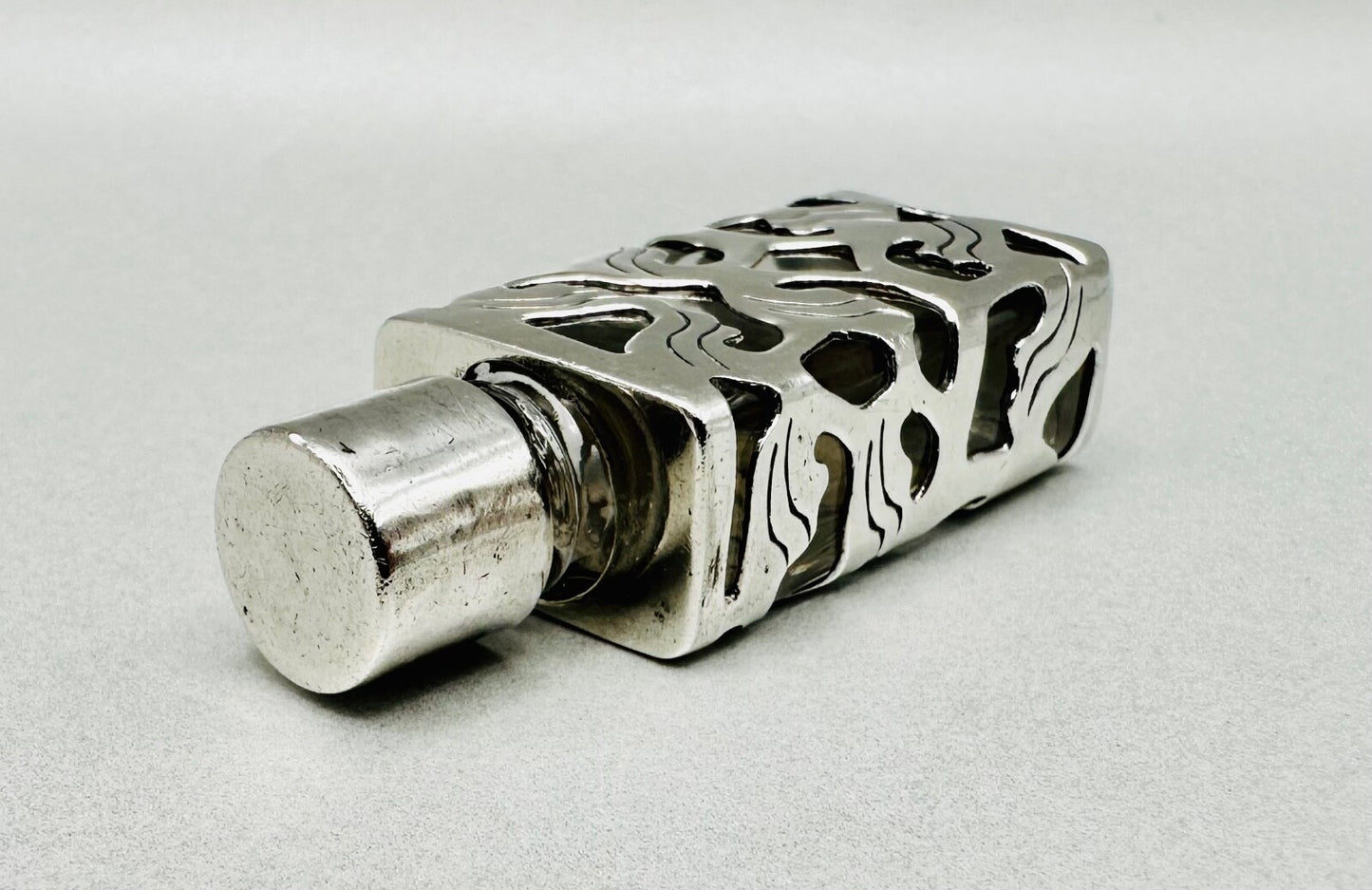 1971 Sterling Silver & Glass Perfume Bottle – Hallmarked Ari D Norman, London
