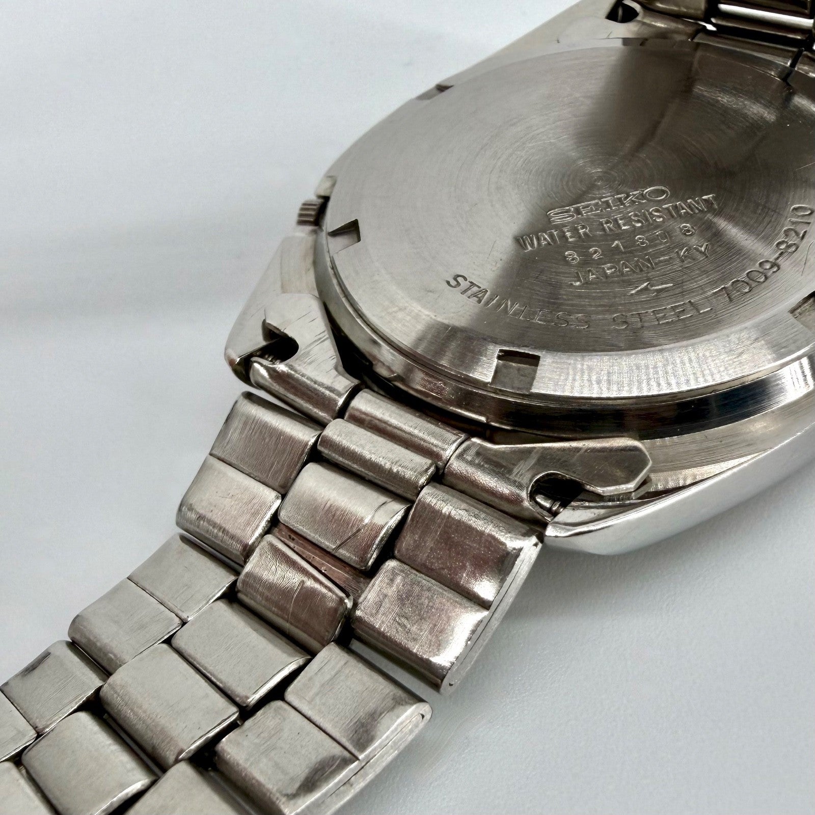 Vintage Seiko Automatic Day Date Watch – 7009-8210 – 17 Jewels