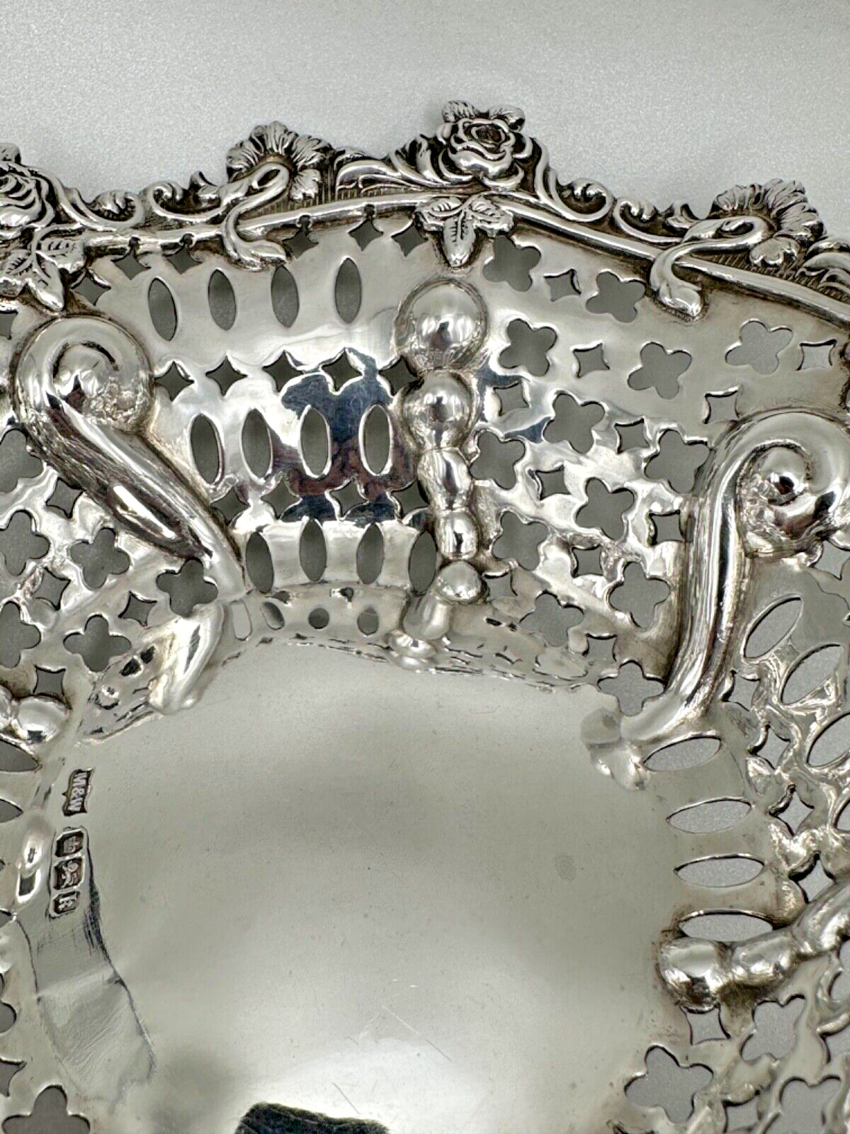 Mappin & Webb Pierced Solid Silver Bowl – Sheffield 1902 - Mint Condition - 154g