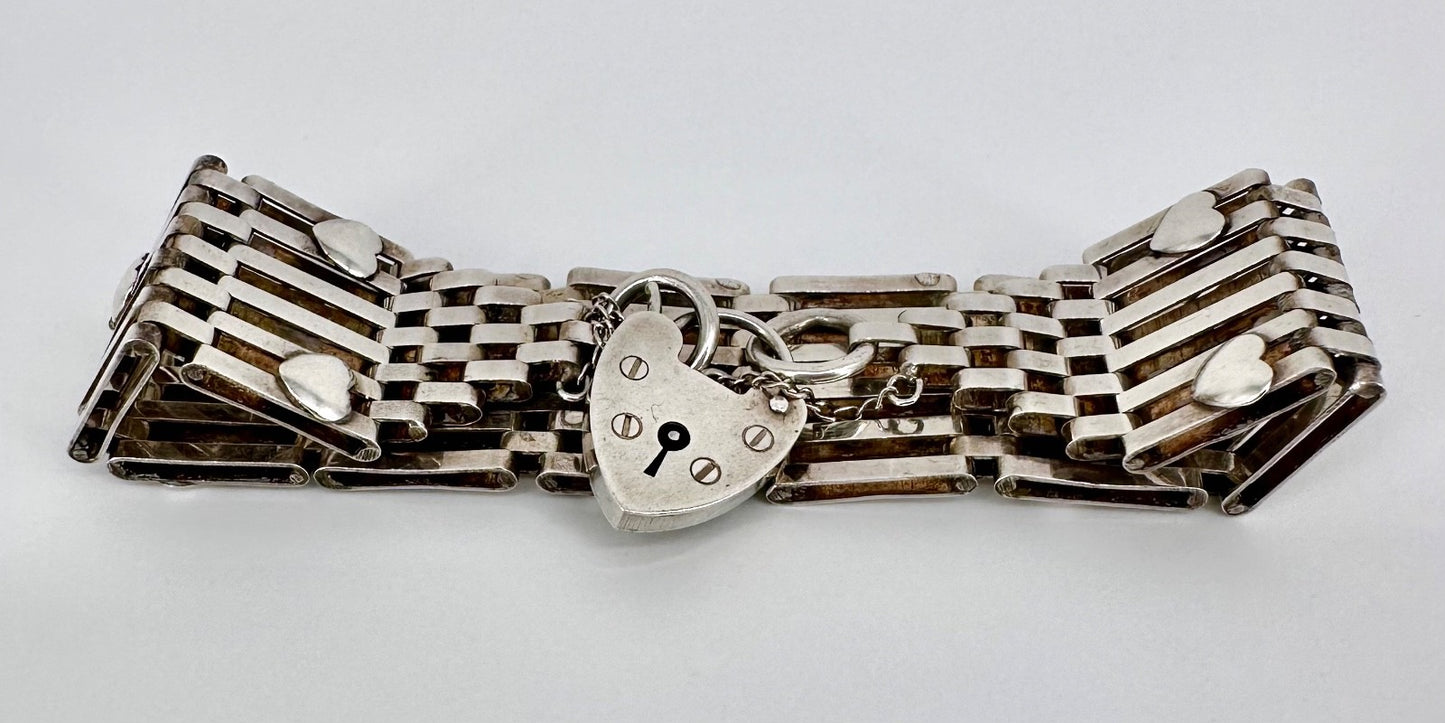 Vintage Sterling Silver Gate Link Heart Bracelet – Hallmarked London 1978