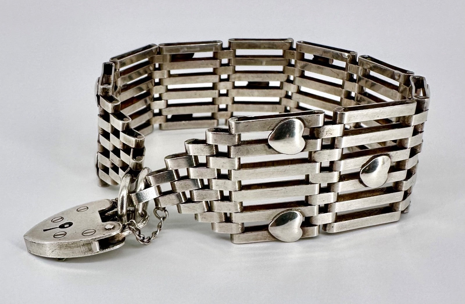 Vintage Sterling Silver Gate Link Heart Bracelet – Hallmarked London 1978