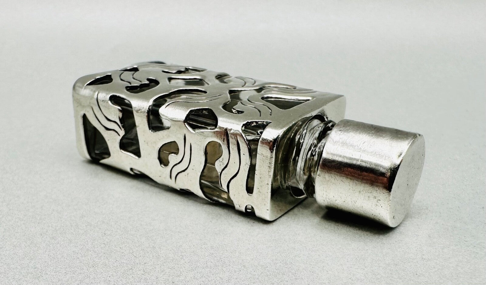 1971 Sterling Silver & Glass Perfume Bottle – Hallmarked Ari D Norman, London