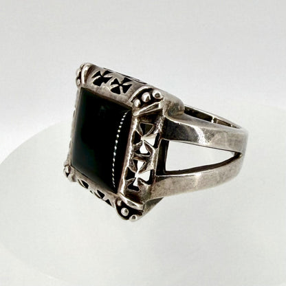 Vintage Sterling Silver Onyx Ring - UK Size P – Gothic / Cross Motif