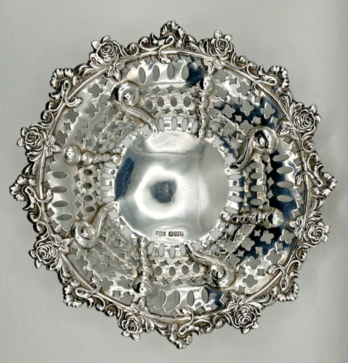 Mappin & Webb Pierced Solid Silver Bowl – Sheffield 1902 - Mint Condition - 154g