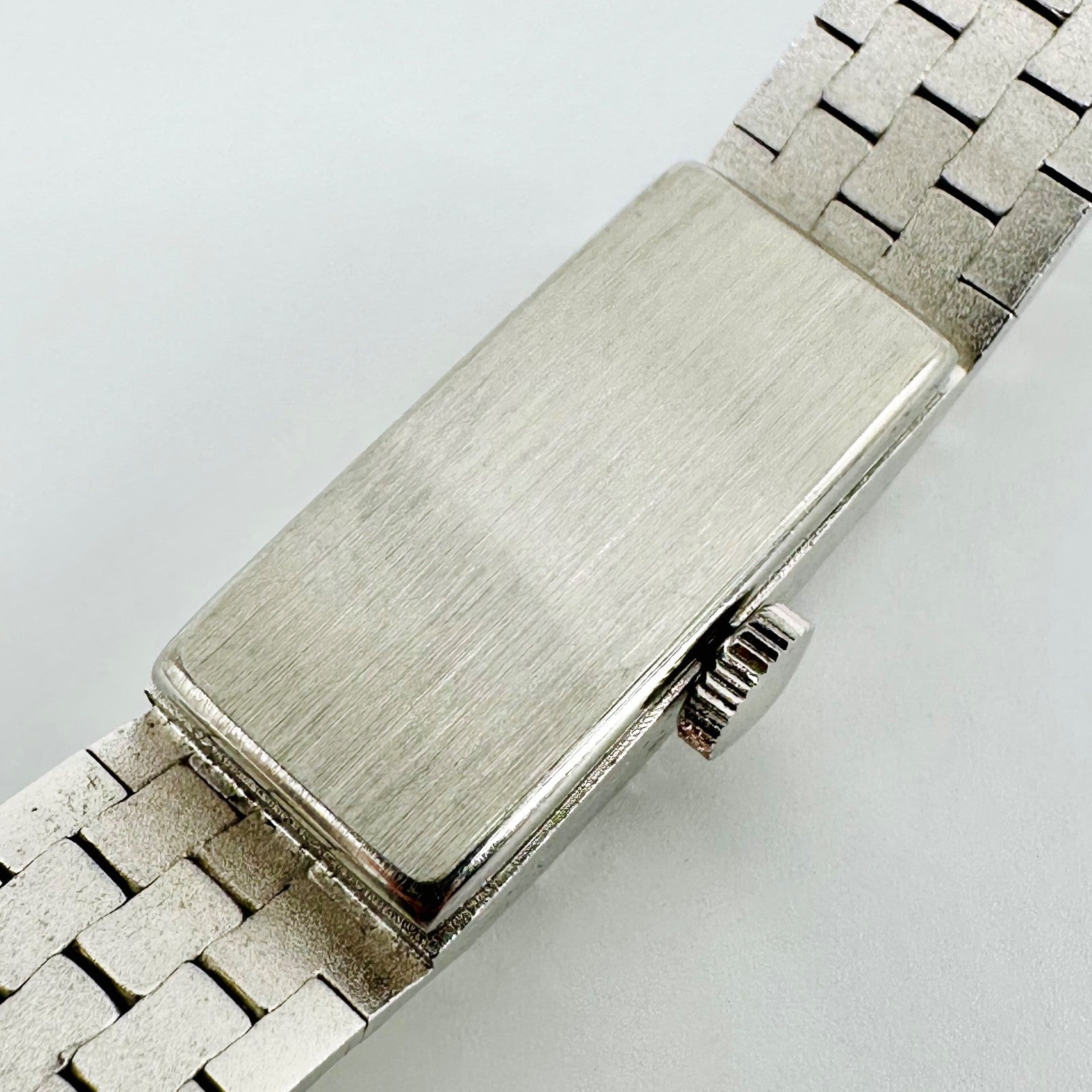 Vintage Ladies Avia Wristwatch – Swiss Made, 17 Jewels, Hand-Wind - FHF 59-21