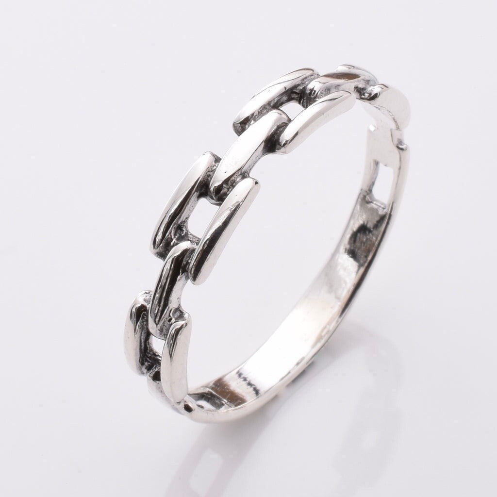 Brand New 925 Sterling Silver Link Ring - Timeless and Elegant