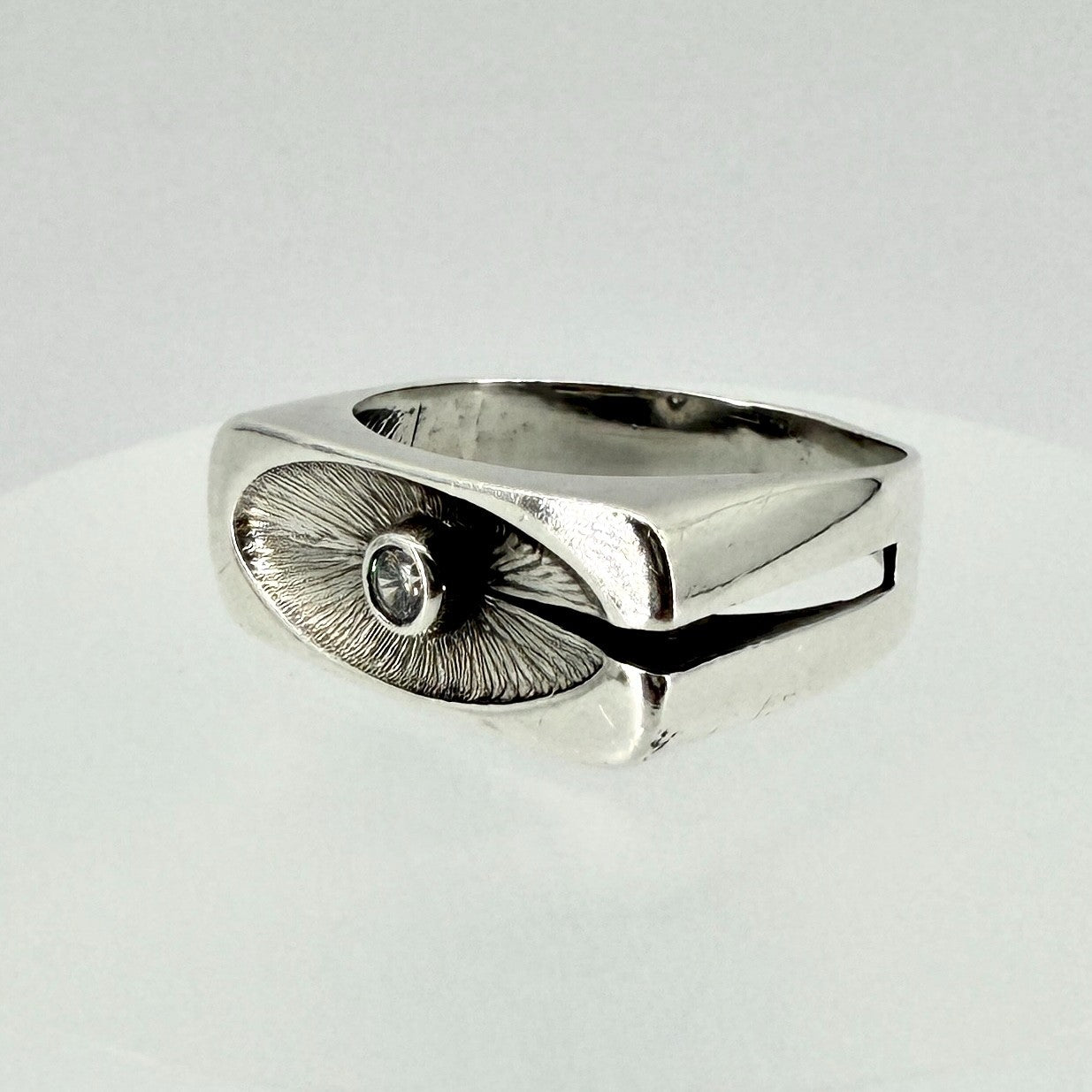 Vintage Polish Silver Ring with White Stone – UK Size W