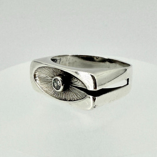 Vintage Polish Silver Ring with White Stone – UK Size W