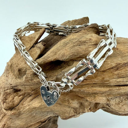 Vintage Sterling Silver Gate Link Bracelet – London 1976 – Heart Padlock