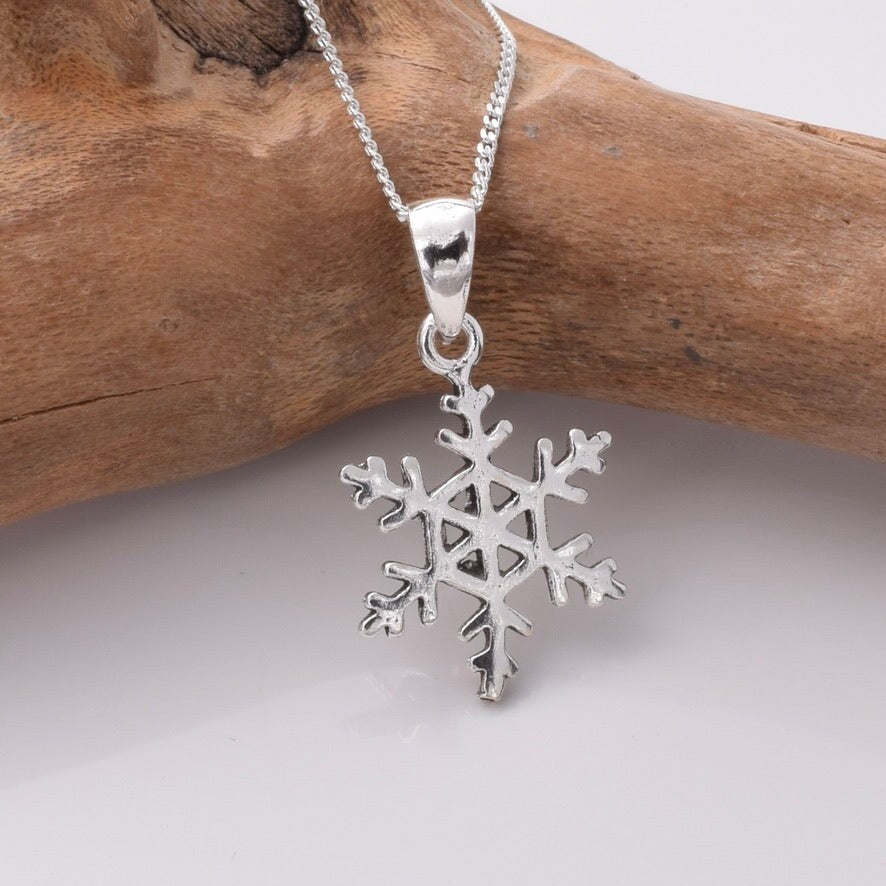 Brand New 925 Sterling Silver Snowflake Necklace