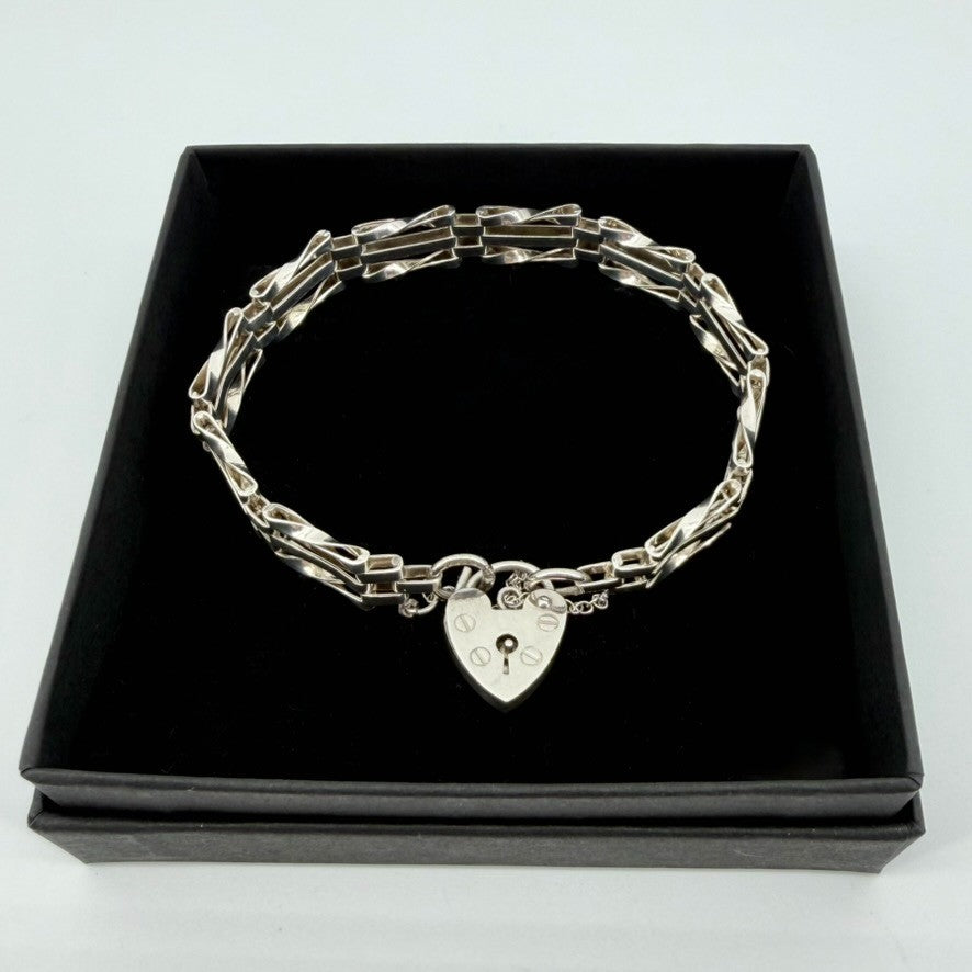 Vintage Sterling Silver Gate Link Bracelet – London 1976 – Heart Padlock