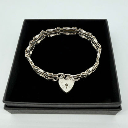 Vintage Sterling Silver Gate Link Bracelet – London 1976 – Heart Padlock