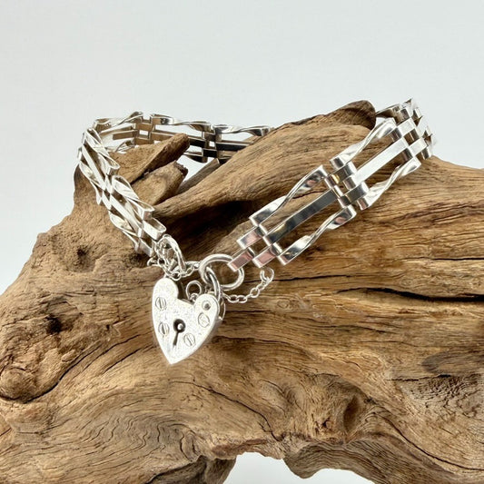 Vintage Sterling Silver Gate Link Bracelet – London 1976 – Heart Padlock