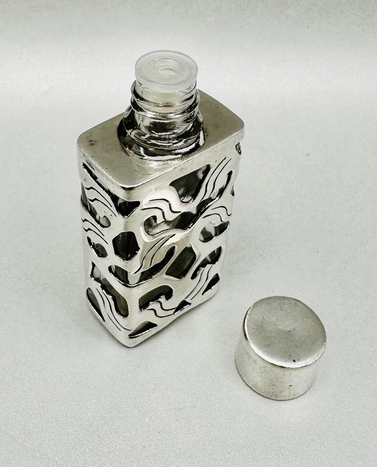 1971 Sterling Silver & Glass Perfume Bottle – Hallmarked Ari D Norman, London