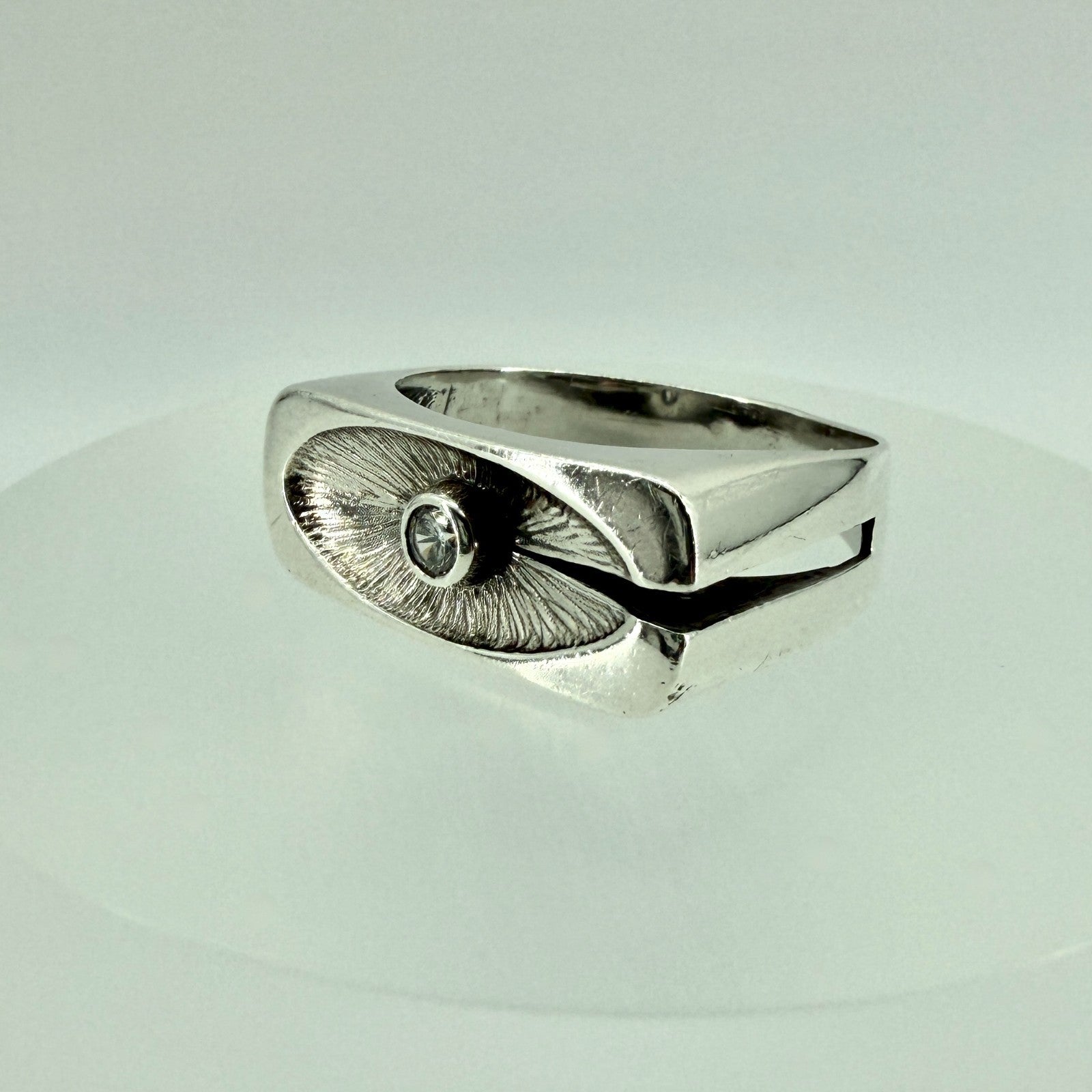 Vintage Polish Silver Ring with White Stone – UK Size W