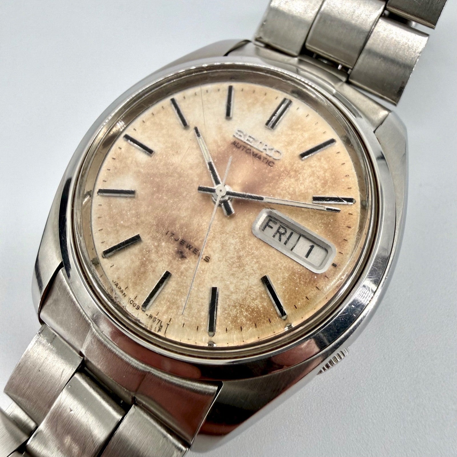 Vintage Seiko Automatic Day Date Watch – 7009-8210 – 17 Jewels