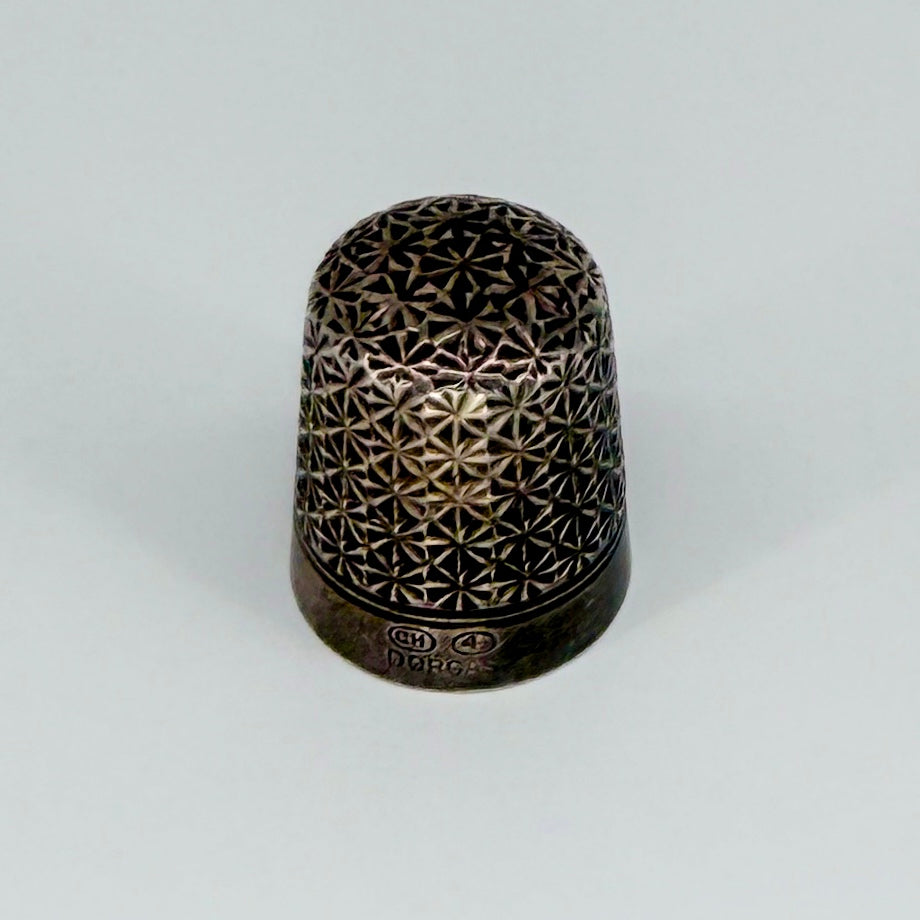 Antique Dorcas Sterling Silver Thimble – Charles Horner – Size 4