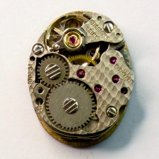 Accurist Swiss 17 Jewel Oval Watch Movement – Working, No Stem, 15.2 x 13mm - image 1