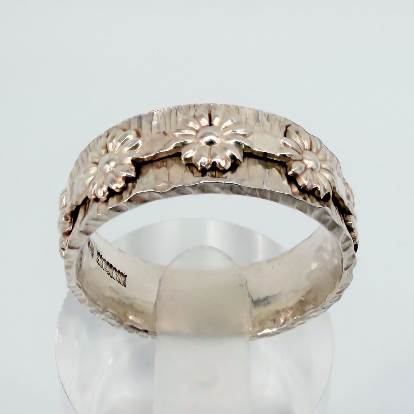 Vintage 1969 Birmingham Sterling Silver Flower Band Ring – Size T 1/2 - image 9